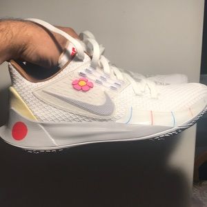 Kyrie low 2 Sandy’s